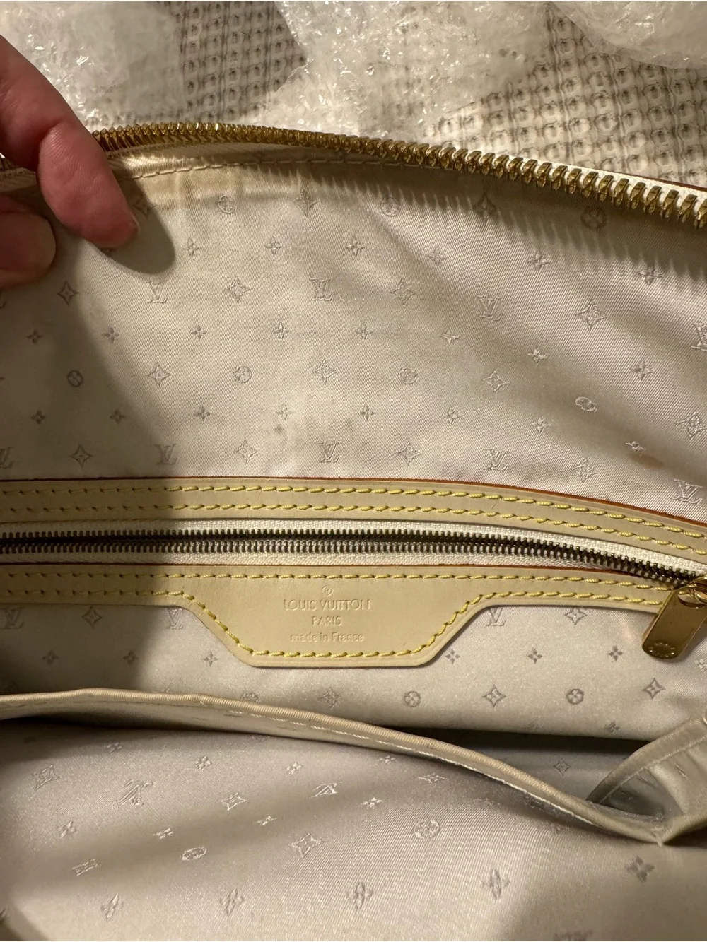 LV Suhali Goatskin Leather Lockit Bag in Ivory with Certificate of Authenticity